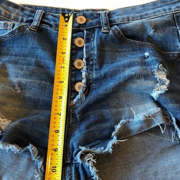 KanCan Distressed Button Fly Raw Hem Denim Shorts Size Large - Picture 7 of 8